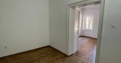 Casa, singur in curte , Bulevardul Cetatii