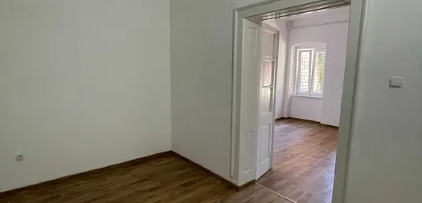 Casa, singur in curte , Bulevardul Cetatii