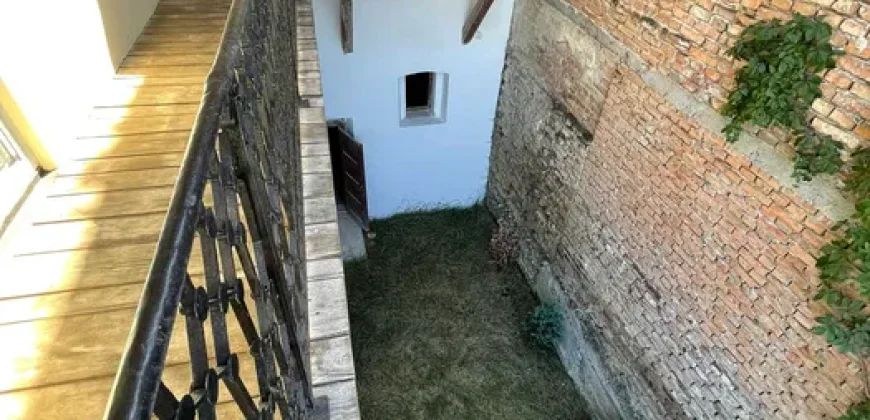 Casa, singur in curte , Bulevardul Cetatii