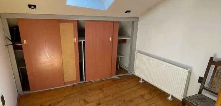 Casa, singur in curte , Bulevardul Cetatii