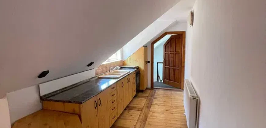 Casa, singur in curte , Bulevardul Cetatii