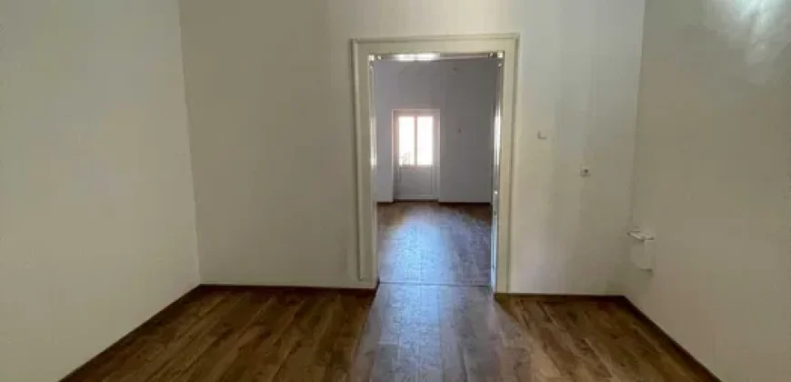 Casa, singur in curte , Bulevardul Cetatii