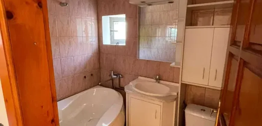 Casa, singur in curte , Bulevardul Cetatii